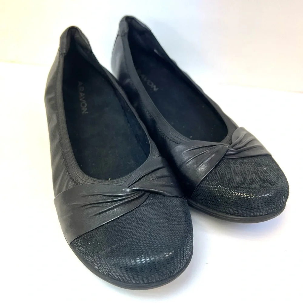 Aravon- Black, Size:11, Black Flats- Pre-Owned‎ good condition, Leather upper